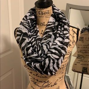 Black and white zebra like pint scarf